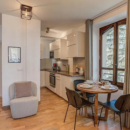 Apartment La Roseraie, Alpes Agency, Central Chamonix, Sleeps 2-3 Apartamento