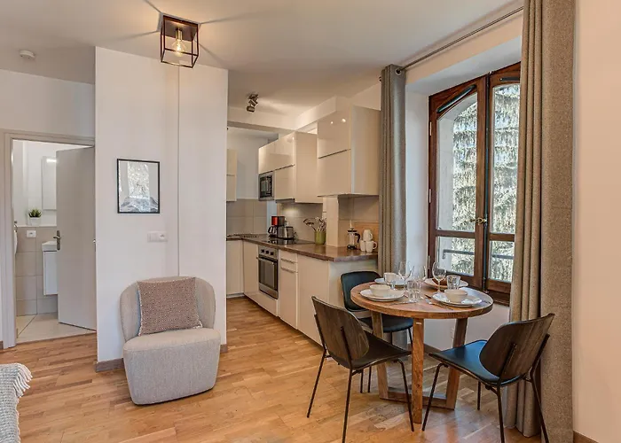 Apartment La Roseraie, Alpes Agency, Central Chamonix, Sleeps 2-3 Apartamento