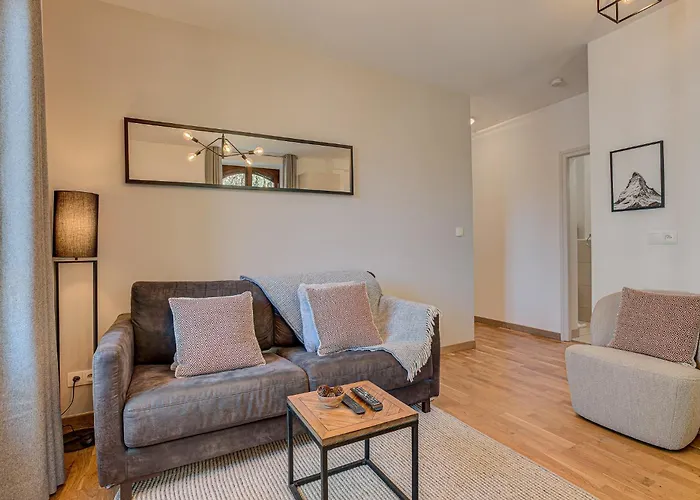 Apartment La Roseraie, Alpes Agency, Central Chamonix, Sleeps 2-3 Apartamento Chamonix