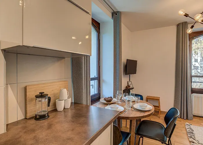 Apartment La Roseraie, Alpes Agency, Central Chamonix, Sleeps 2-3 Apartamento