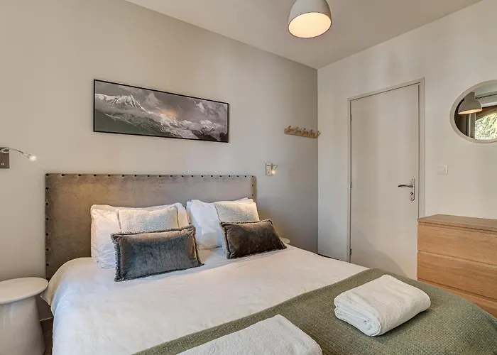 Apartment La Roseraie, Alpes Agency, Central Chamonix, Sleeps 2-3 Chamonix