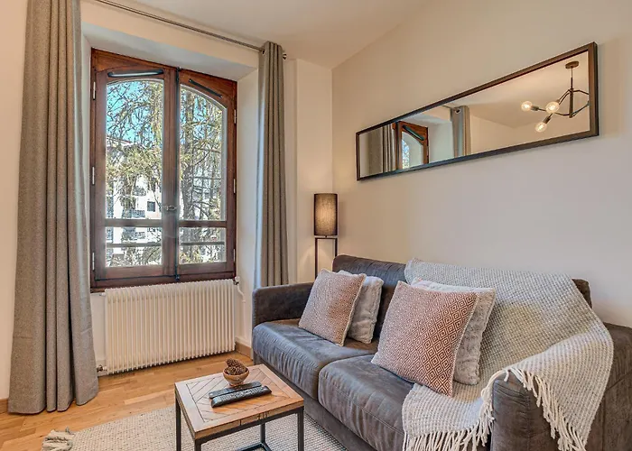 Apartment La Roseraie, Alpes Agency, Central Chamonix, Sleeps 2-3 Apartamento Chamonix