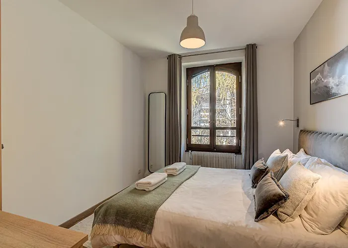 Apartment La Roseraie, Alpes Agency, Central Chamonix, Sleeps 2-3 * Chamonix