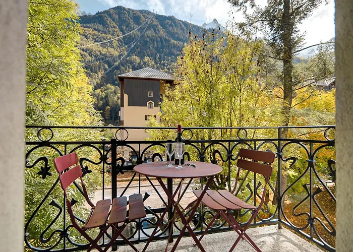 Apartment La Roseraie, Alpes Agency, Central Chamonix, Sleeps 2-3